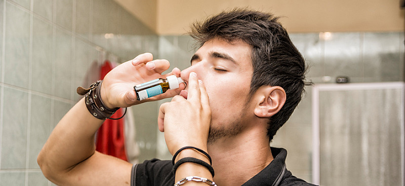 Nasenspray Abhängigkeit: Ursachen, Behandlung und Vorbeugung