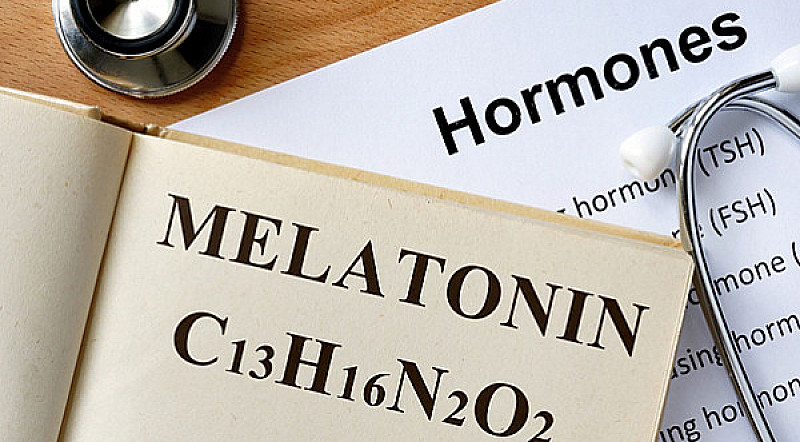 Melatonin als Schlafmittel: Helfen rezeptfreie Tabletten, Kapseln, Sprays und Schlafdrinks gegen Schlafst&ouml;rungen