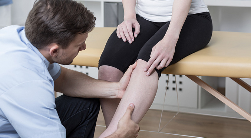 Behandlung Kniekehle und Knie