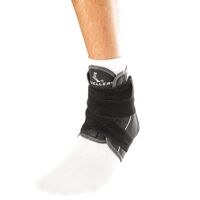 Mueller Hg80 Premium Fu&szlig;gelenkbandage mit Z&uuml;geln, 1 Stk., MUELLER